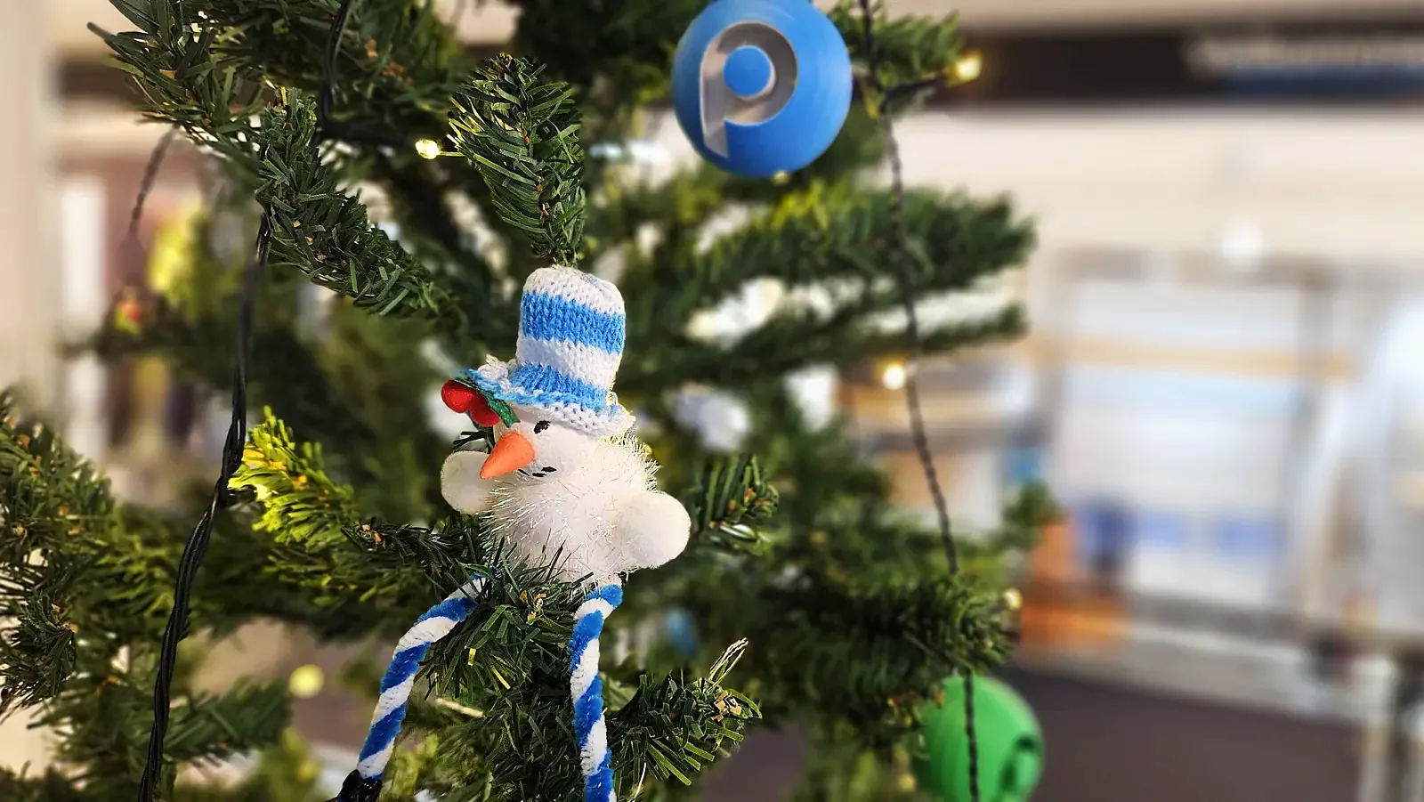 3D-printet julepynt med snømann på juletre