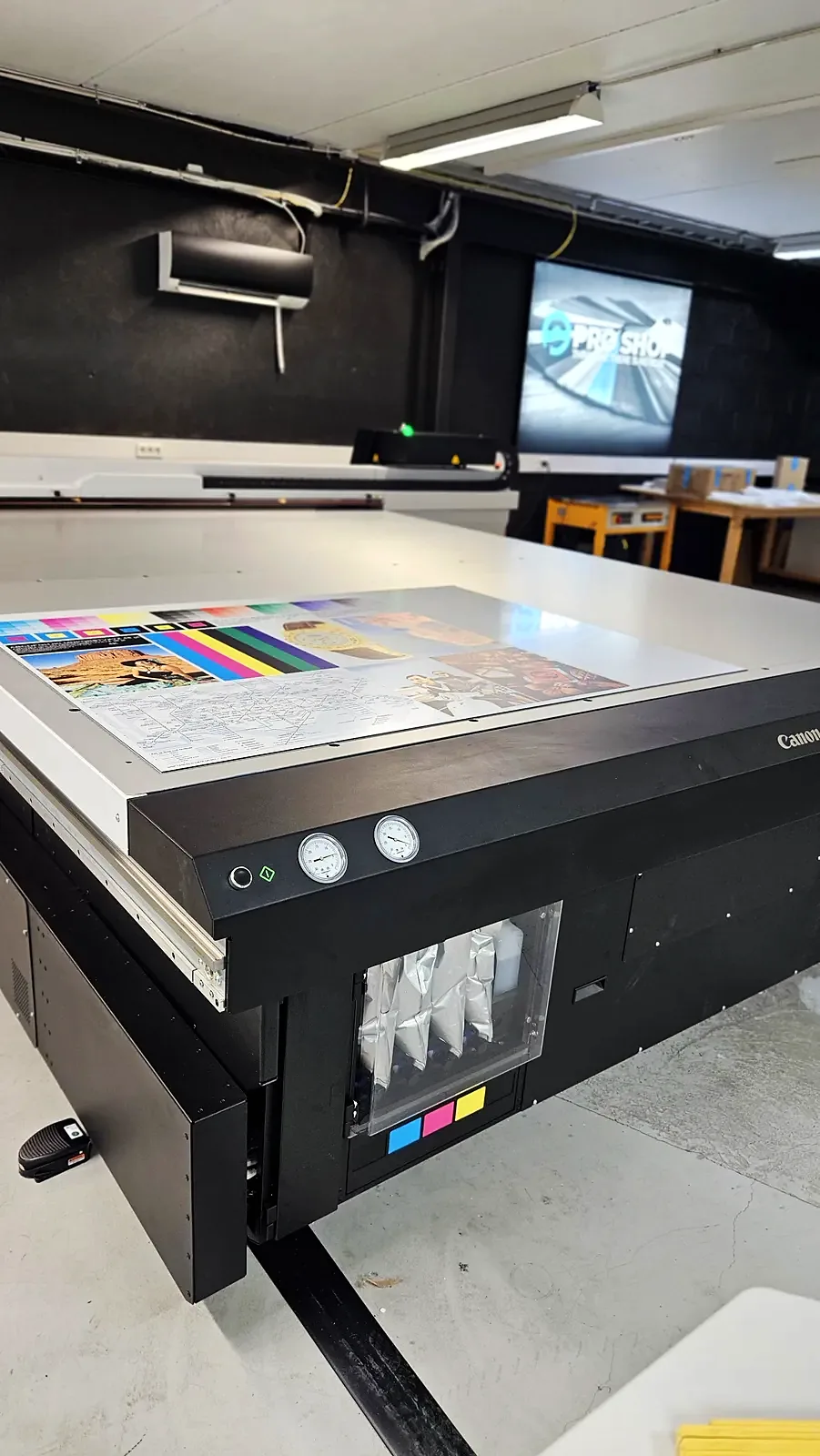 Fargetest printet rett på plate i Arizona-printeren