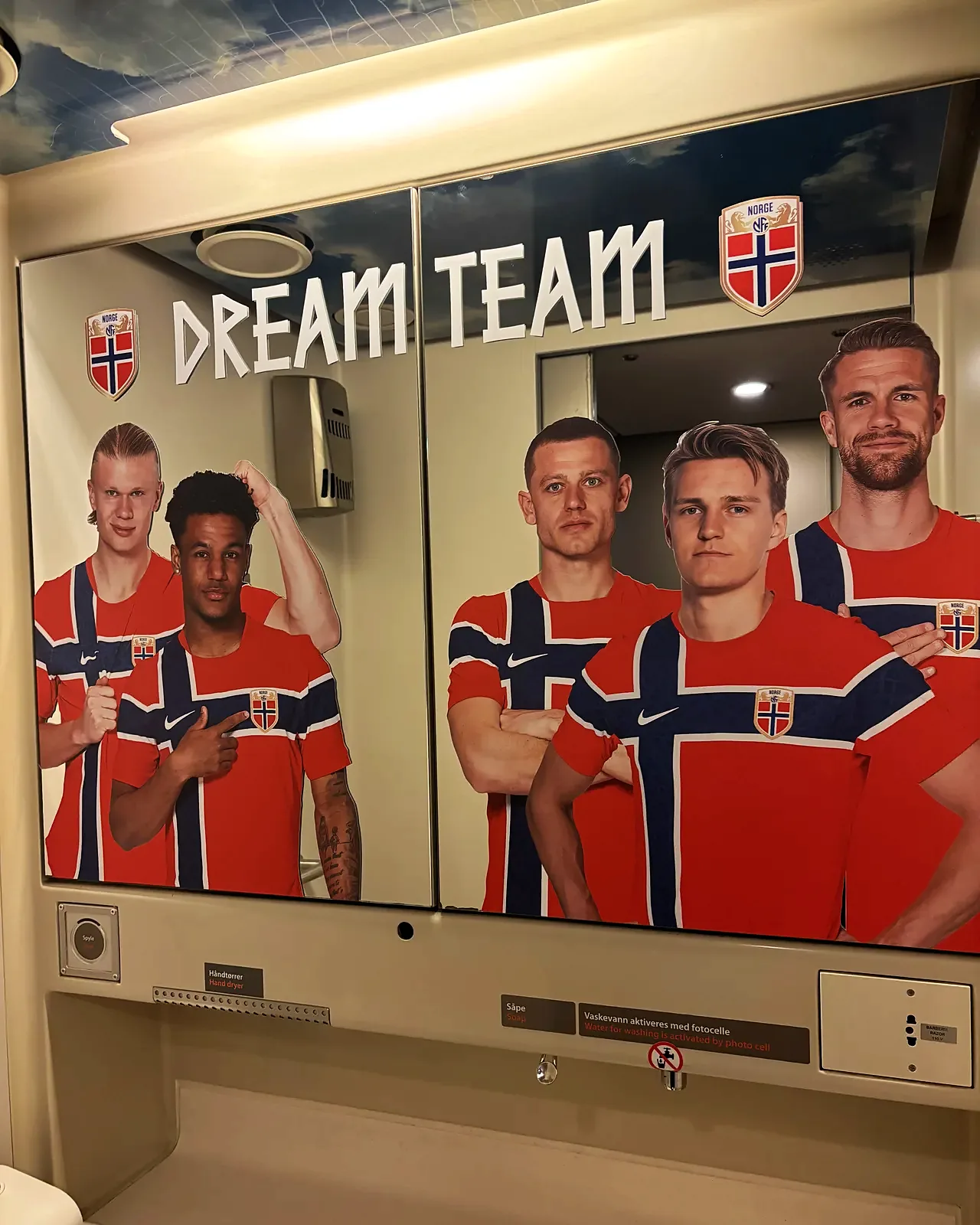 Speil i Flytoget med Dream Team og landslagsspillere
