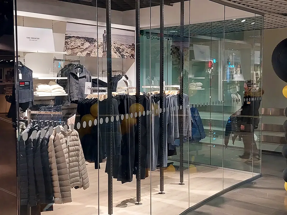 Glassmarkering på glassdør i butikk