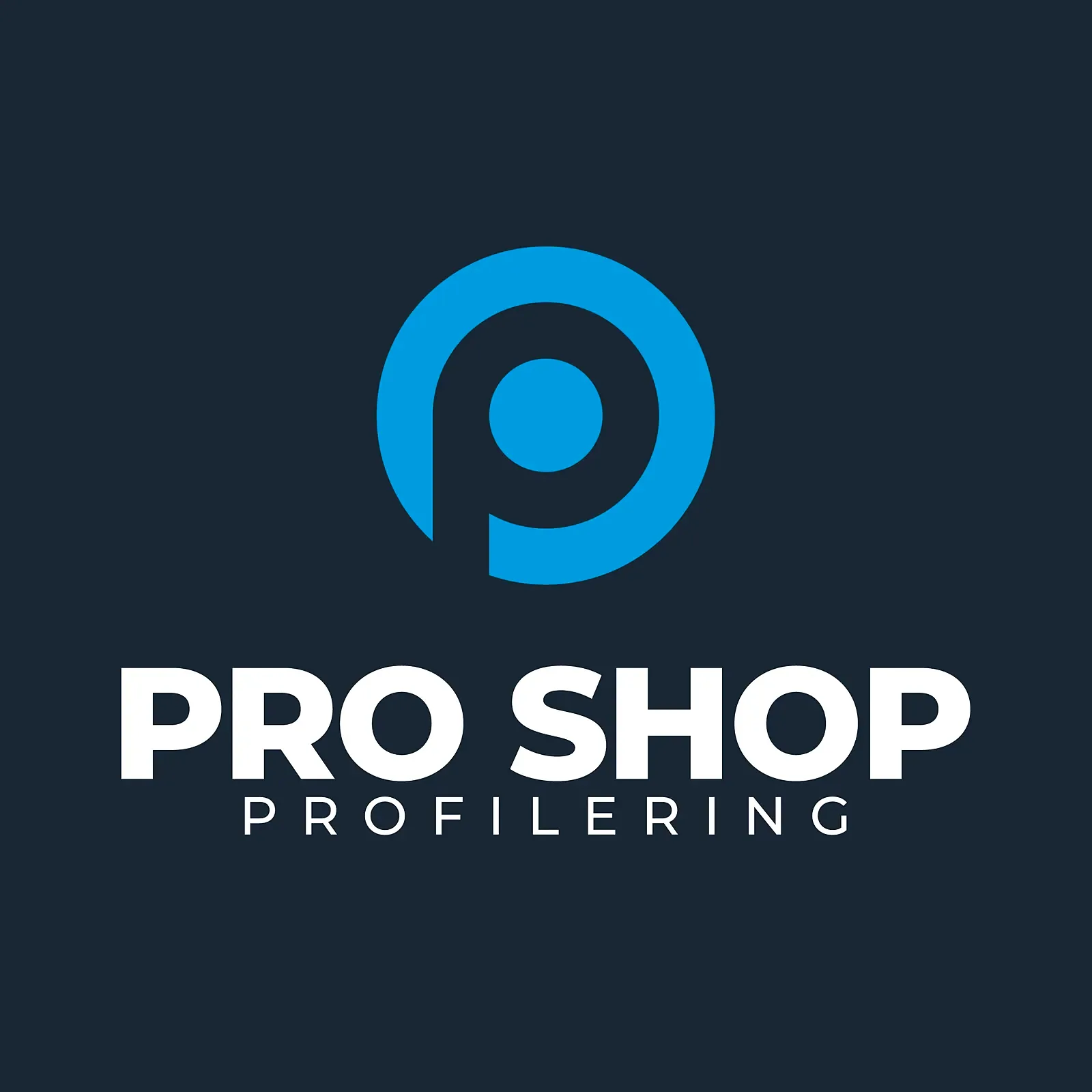 Pro Shop-logo i hvitt og blått på mørk bakgrunn