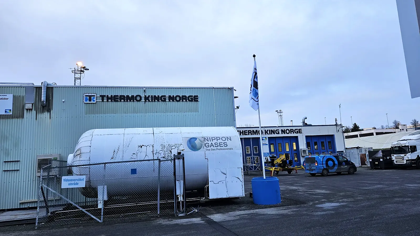 Thermo King-bygget etter, med store freste bokstaver og logo