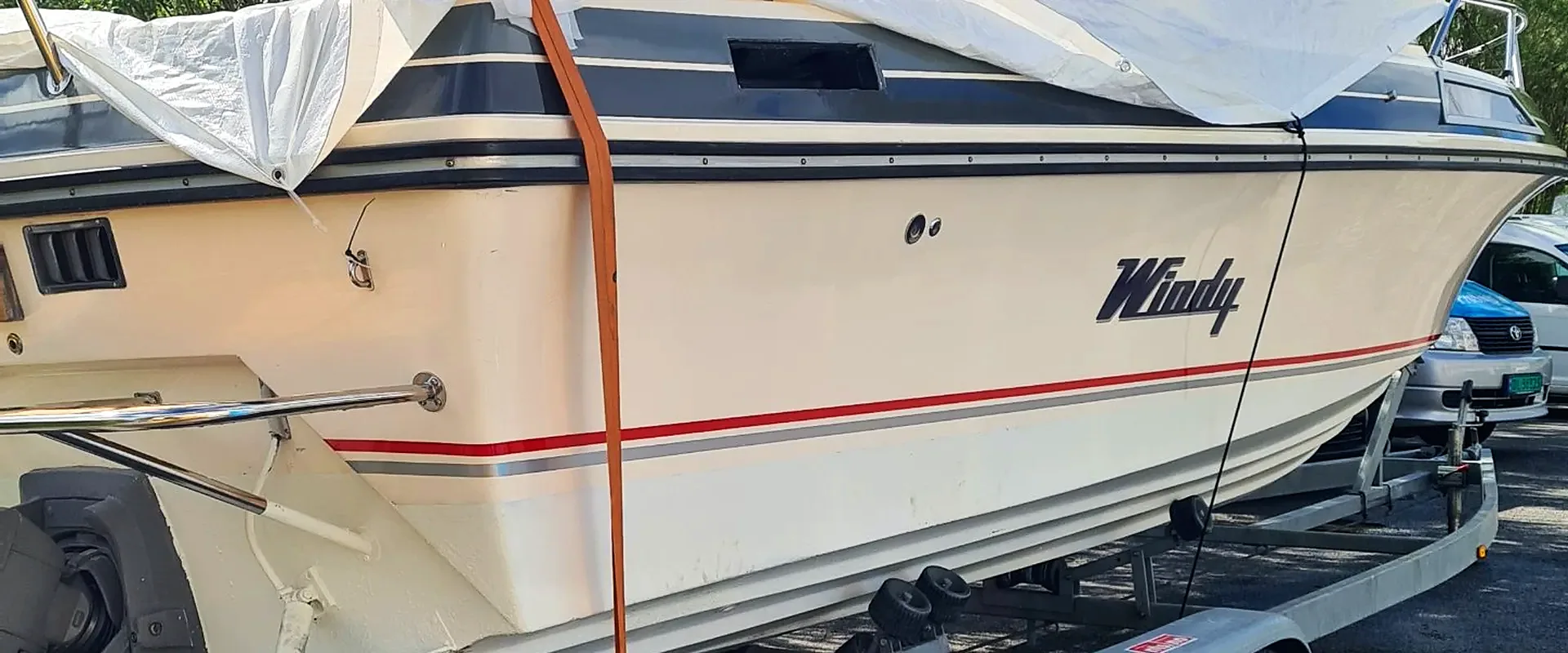 Klassisk Windy med nye røde og sølvfargede striper og logo