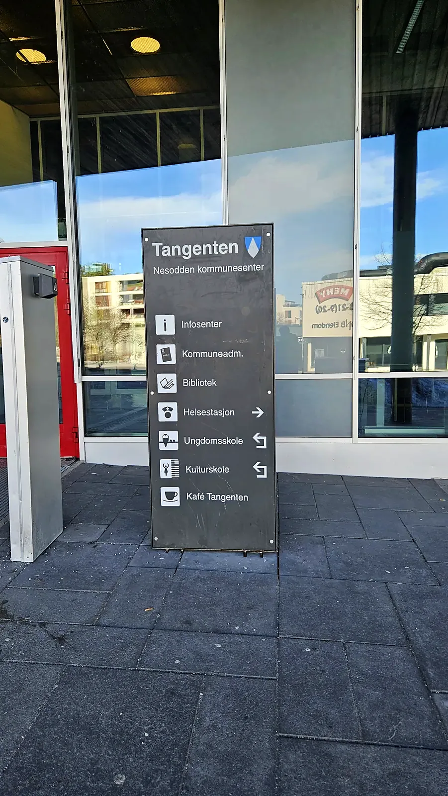 Frittstående veiviserskilt utenfor Tangenten