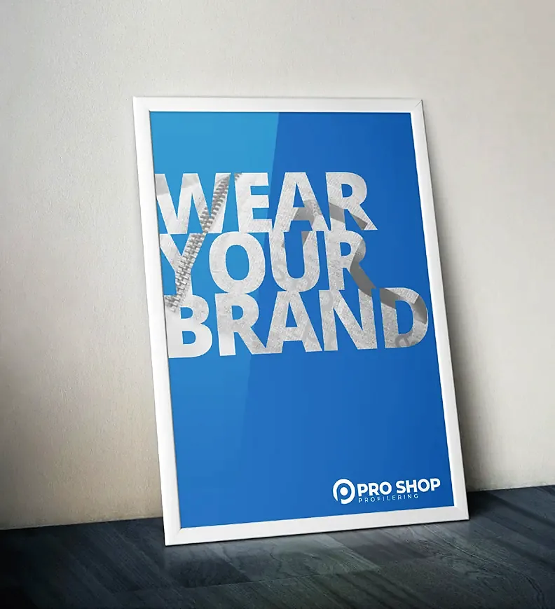 Plakat med teksten Wear your brand